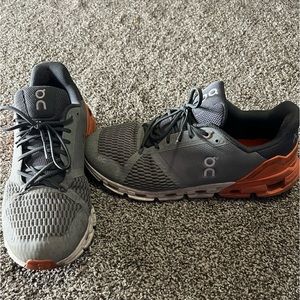 On Cloud Mens Cloudflyers grey and Orange Running Shoes